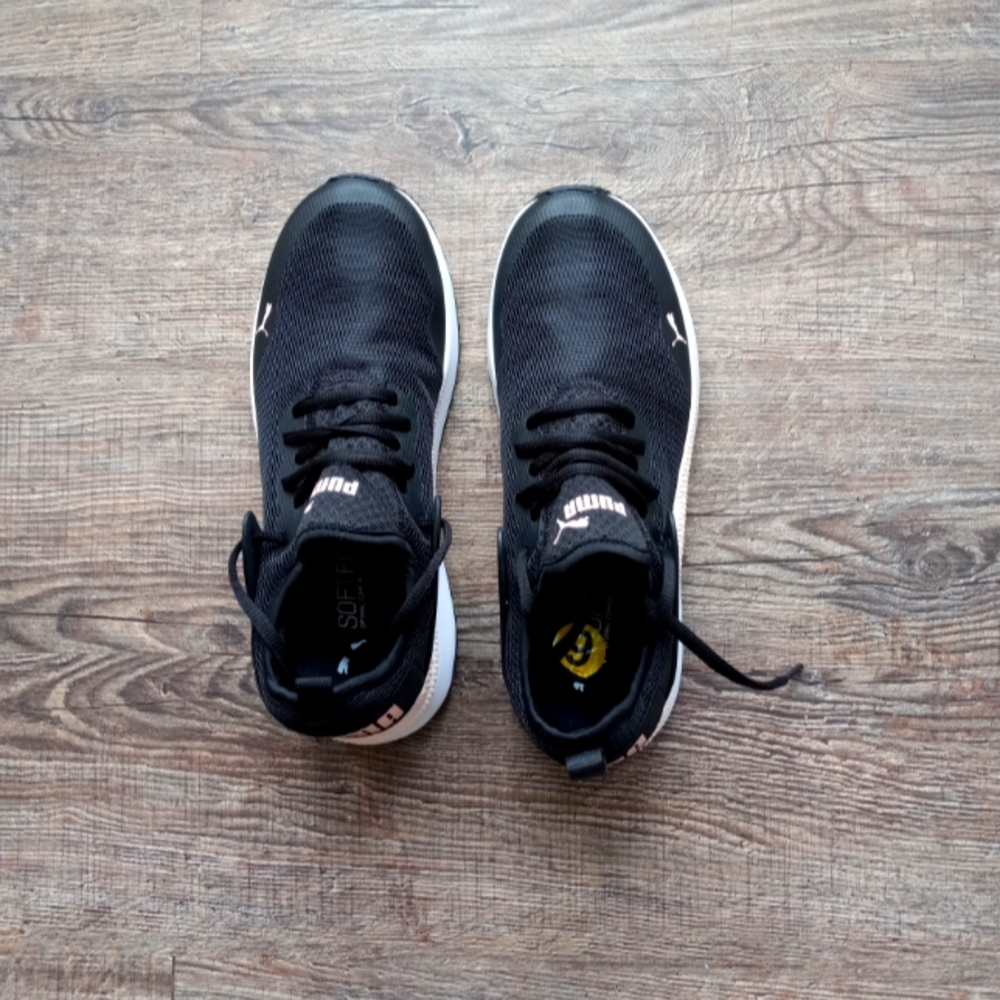 NWOT-Puma SoftFoam Sneakers